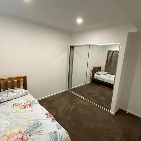 Spacious, Contemporary And Self-Contained With Beautiful Views Kingston Exterior photo