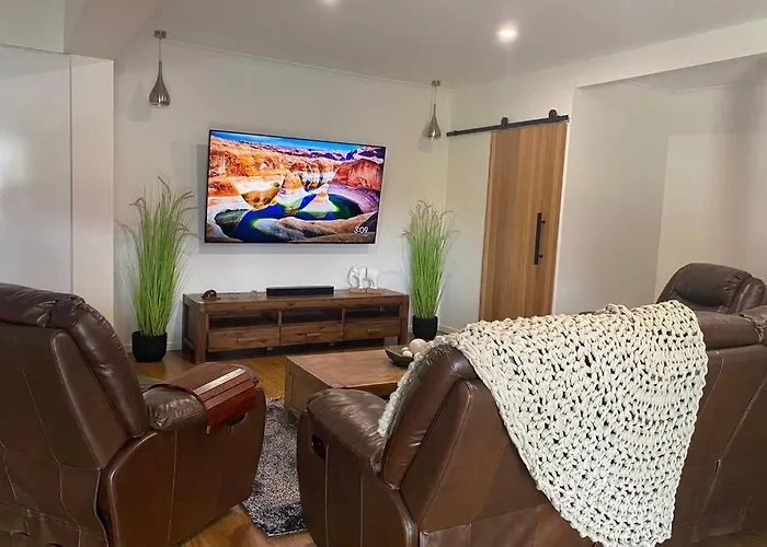 Spacious, Contemporary And Self-Contained With Beautiful Views