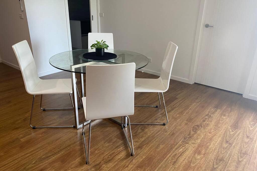 Spacious, Contemporary And Self-contained With Beautiful Views Kingston