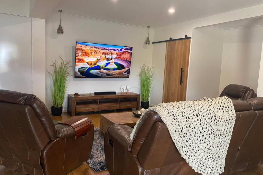 Apartment Spacious, Contemporary And Self-contained With Beautiful Views