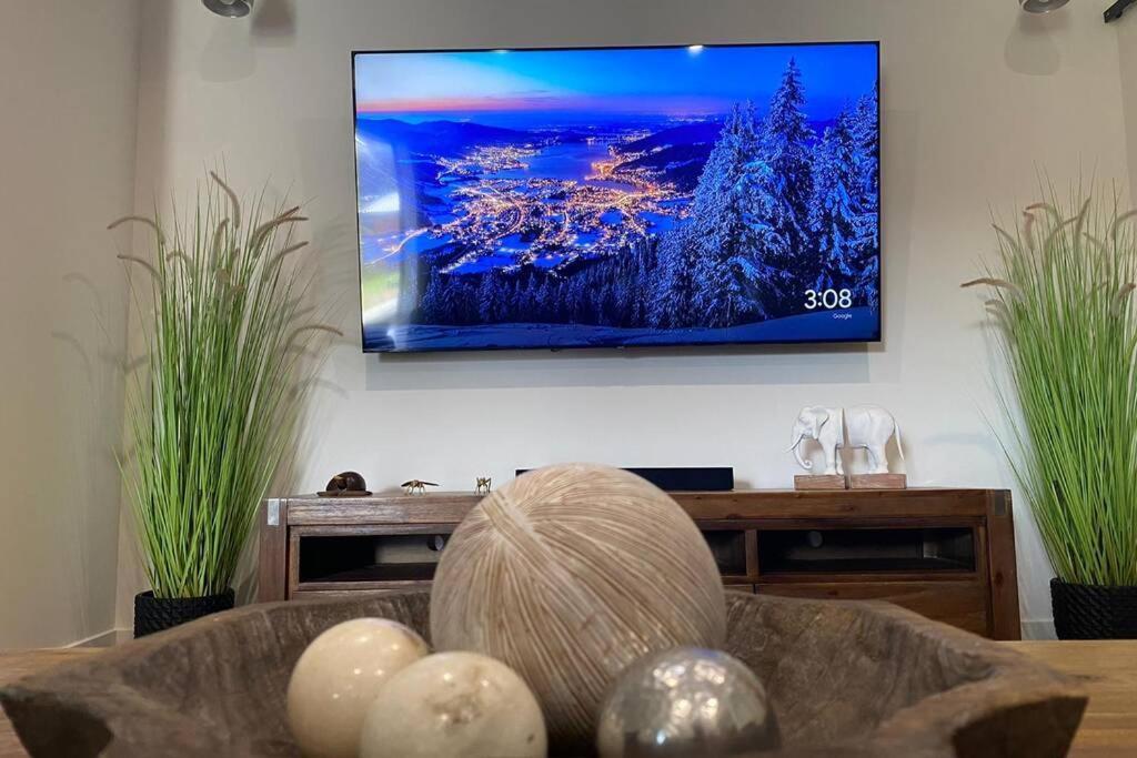 Apartment Spacious, Contemporary And Self-contained With Beautiful Views *